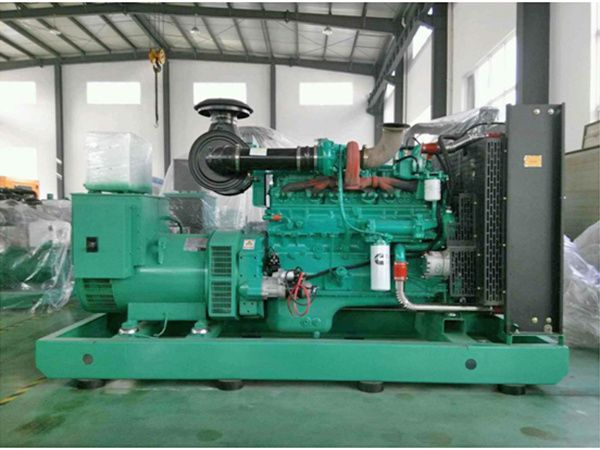 東營(yíng)客戶，定制300kw康明斯發(fā)電機(jī)已組裝完畢下線，技術(shù)人員在配置過程中本著為“機(jī)組負(fù)責(zé)，顧客著想”原則。注重每一個(gè)細(xì)節(jié)，精心組裝，公司檢測(cè)員對(duì)機(jī)組性能指標(biāo)進(jìn)行檢驗(yàn)測(cè)試，各項(xiàng)指標(biāo)均優(yōu)于國(guó)家現(xiàn)行標(biāo)準(zhǔn)，可以出廠，機(jī)組將于2017年01月08日發(fā)往東營(yíng)。.jpg